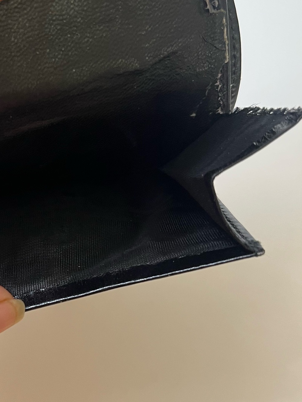 Gucci Authentic Vintage Black Compact Wallet - Picture 11 of 15